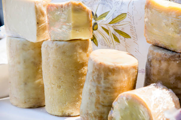 traditioneller italienischer käse - piedmont cheese homemade italy stock-fotos und bilder
