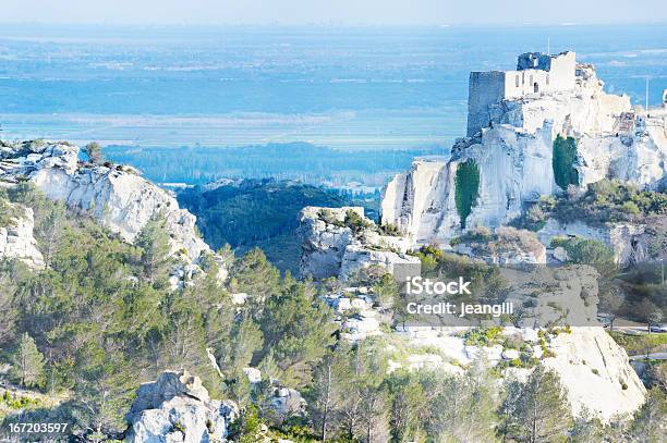 Lesbauxdeprovence Francja - zdjęcia stockowe i więcej obrazów Baux-de-Provence - Baux-de-Provence, Bez ludzi, Delta Rodanu