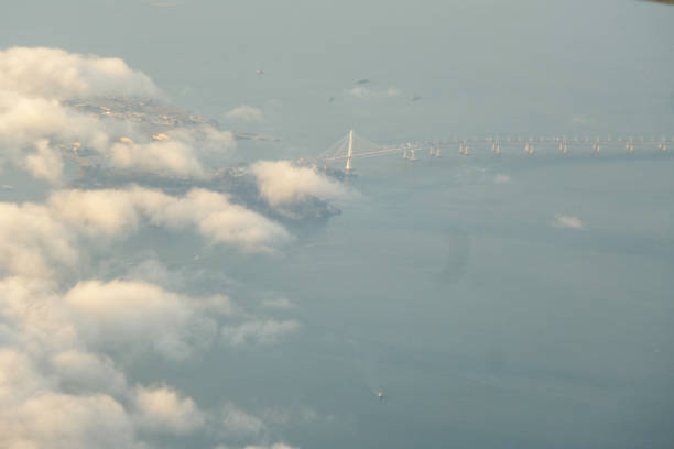 istock Descending to San Francisco, California 1672047956