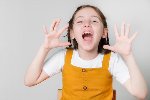 A schoolchild signals stop with the raised hand, sharpness curve