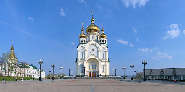 catedral da transfiguração em khabarovsk, extremo oriente, rússia - siberia russia russian orthodox orthodox church - fotografias e filmes do acervo