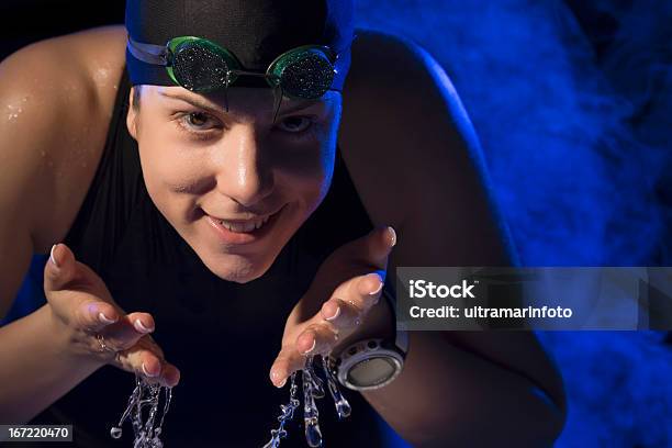 Kobiet Pływak - zdjęcia stockowe i więcej obrazów Basen - Basen, Chlapać, Czapka
