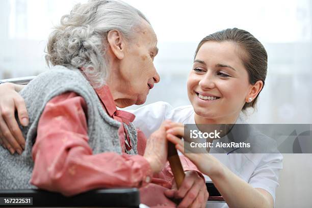 Altersheim Stockfoto und mehr Bilder von Häusliche Pflege - Häusliche Pflege, Altersheim, Alter Erwachsener