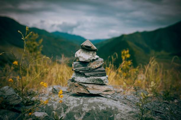 stack of stones in the mountains - cairn stacking stone rock imagens e fotografias de stock