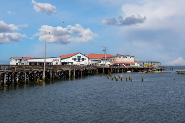 pier 38 i 39 business w astorii - astoria oregon zdjęcia i obrazy z banku zdjęć