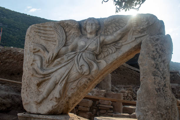 statue of nike, the goddess of victory in greek mythology, priene ancient city aydın turkey. sun shines on the nike's hand. - munich wing friedensengel angel imagens e fotografias de stock