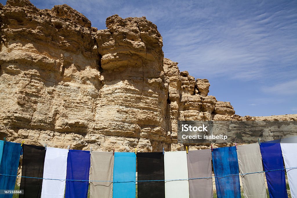 Écharpes sur rocks - Photo de Châle libre de droits