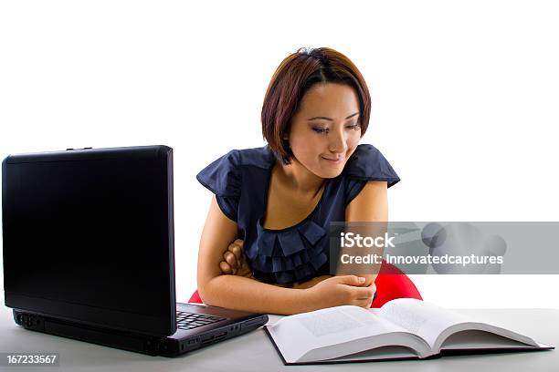 아시아판 연구하는 여학생 온라인 컴퓨터 강당에 대한 스톡 사진 및 기타 이미지 - 강당, 공부, 교실