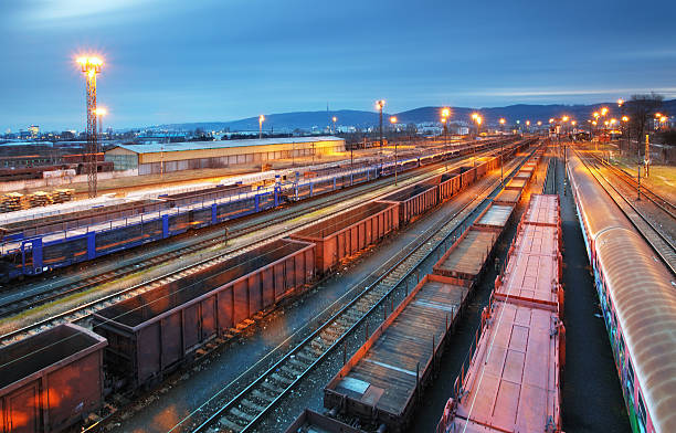 cargo train trasportation - freight railway - goederentrein stockfoto's en -beelden