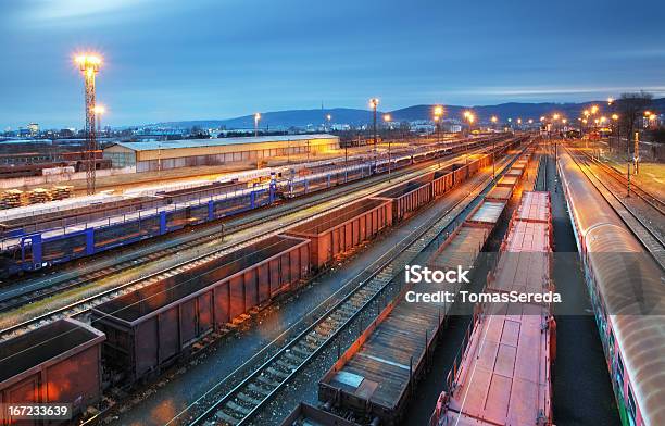 Грузовой Поезд Trasportationгрузовых Железнодорожных — стоковые фотографии и другие картинки Железнодорожная перевозка груза