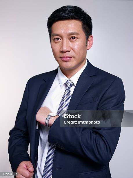 Asian Empresario Foto de stock y más banco de imágenes de 40-49 años - 40-49 años, Etnias asiáticas e indias, Hombres
