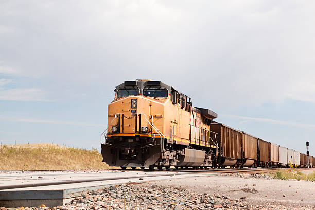treno della union pacific railroad arrivo - locomotiva foto e immagini stock