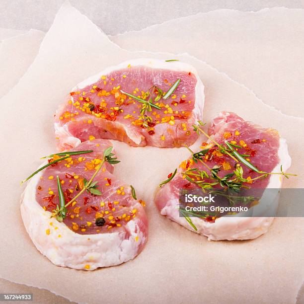 Carne Foto de stock y más banco de imágenes de Aderezo - Aderezo, Ajo, Alimento