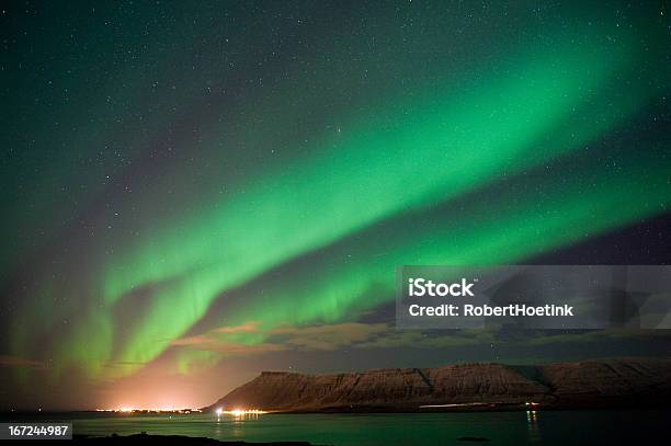 Aurora Boreal Na Islândia - Fotografias de stock e mais imagens de Aurora Boreal - Aurora Boreal, Campo magnético, Cor verde