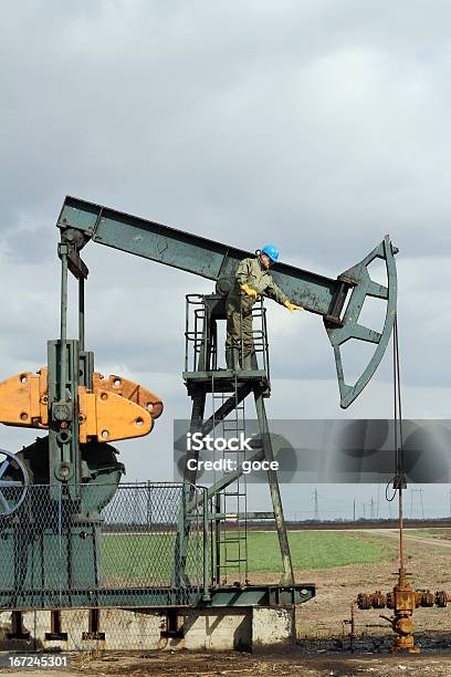 油田労働者とパンプスジャック - 1人のストックフォトや画像を多数ご用意 - 1人, エンジニア, ガソリン