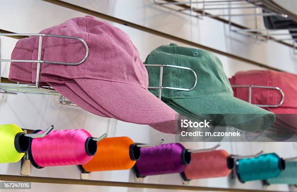 帽子に刺しゅう - 刺繍のストックフォトや画像を多数ご用意 - 刺繍, 縁なし帽子, 帽子
