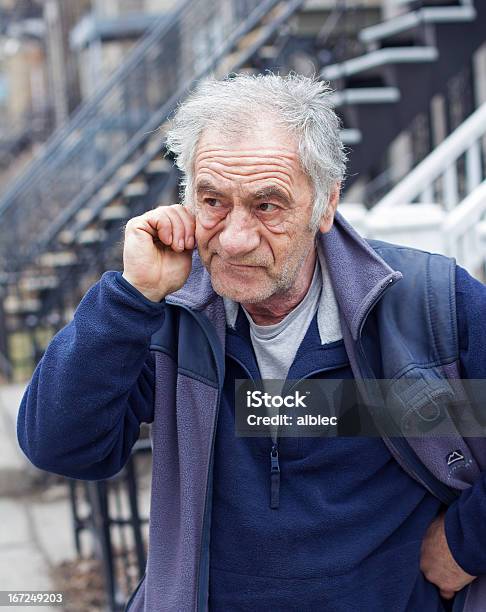 Italian Expresivo Hombre Foto de stock y más banco de imágenes de Adulto - Adulto, Adulto maduro, Aire libre