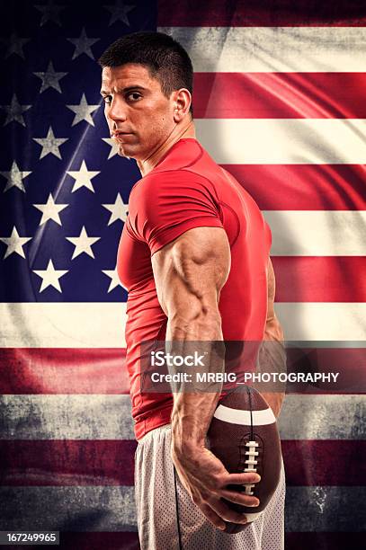 Foto de Jogador De Futebol Americano e mais fotos de stock de Adulto - Adulto, Atleta, Bandeira