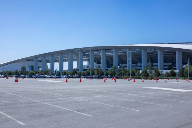 sofi stadium w los angeles to najnowocześniejszy obiekt sportowo-rozrywkowy, który został otwarty w 2020 roku. będzie gospodarzem meczów mistrzostw świata w 2026 roku - fifa world championship zdjęcia i obrazy z banku zdjęć