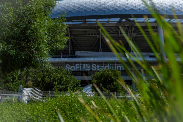 sofi stadium w los angeles to najnowocześniejszy obiekt sportowo-rozrywkowy, który został otwarty w 2020 roku. będzie gospodarzem meczów mistrzostw świata w 2026 roku - fifa world championship zdjęcia i obrazy z banku zdjęć