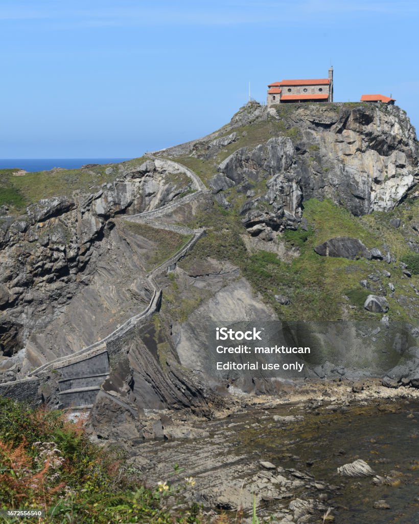 サンフアンデガステルガチェの庵とベルメオ近郊のバスク海岸の教会ビルバオスペイン カラー画像のストックフォトや画像を多数ご用意 カラー