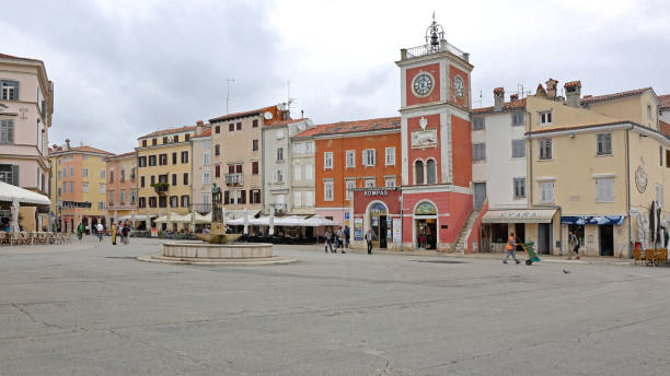 town square rovinj croatia - editorial built structure fountain town square imagens e fotografias de stock