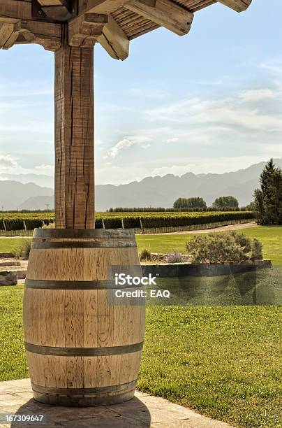 Barrel Und Weingut Stockfoto und mehr Bilder von Anden - Anden, Architektonische Säule, Argentinien