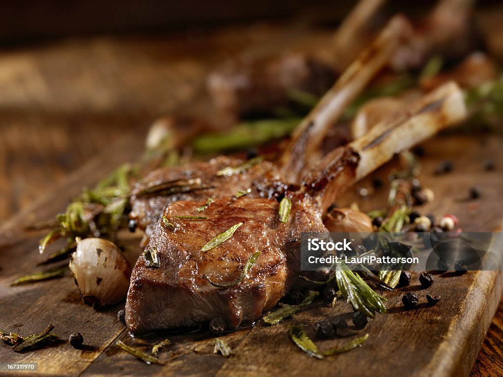 Côtelettes d'agneau braisé - Photo de Agneau - Viande libre de droits