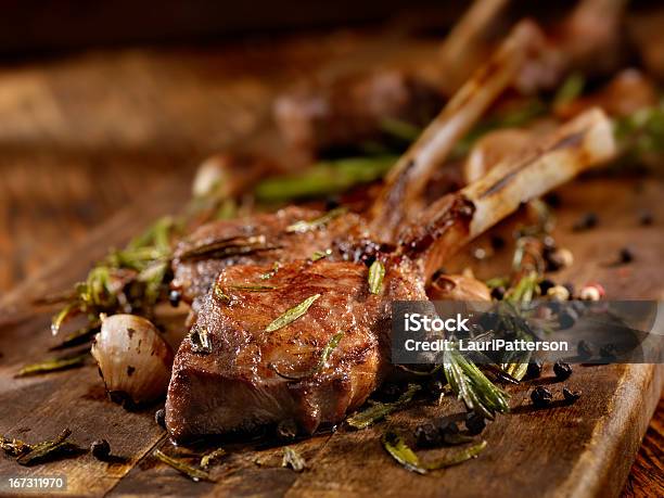 Photo libre de droit de Côtelettes Dagneau Braisé banque d'images et plus d'images libres de droit de Agneau - Viande - Agneau - Viande, Carré d'agneau, Viande