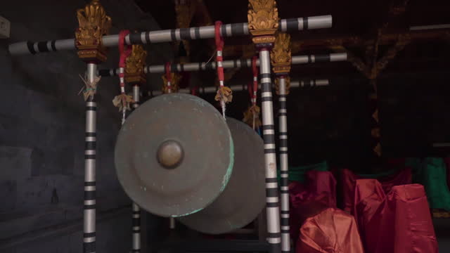 Gong wadon, Balinese Gamelan of Indonesia. Sounded by hit it with a stick.