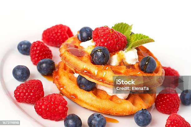동유럽식 와플 베리류와 크림 0명에 대한 스톡 사진 및 기타 이미지 - 0명, 건강에 좋지 않은 음식, 과일