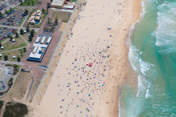 maroubra beach aerial, östliche strände, sydney - maroubra beach stock-fotos und bilder