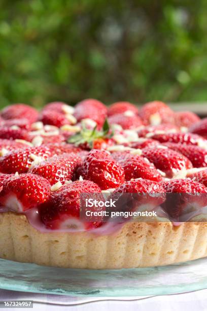 Photo libre de droit de Gâteau À La Fraise banque d'images et plus d'images libres de droit de Tarte aux fraises - Tarte aux fraises, Aliment, Aliments et boissons