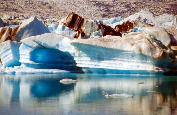 istock Iceburgs - Close Ups 1673329733