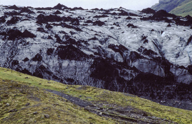 glacier moraine - montana us glacier national park usa glacier imagens e fotografias de stock