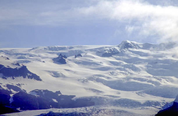 alaskan glacier from a high vantage point - montana us glacier national park usa glacier imagens e fotografias de stock