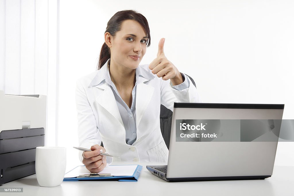 Mujer de negocios mostrando el pulgar - Foto de stock de 2011 libre de derechos