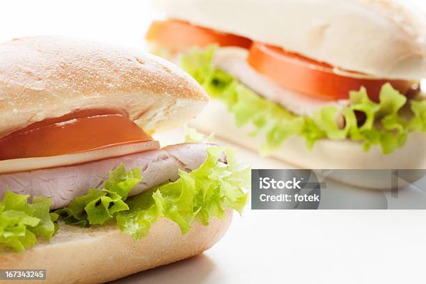 Primer Plano De Sándwich Sobre Fondo Blanco Foto de stock y más banco de imágenes de 2013 - 2013, Alimento, Bocadillo