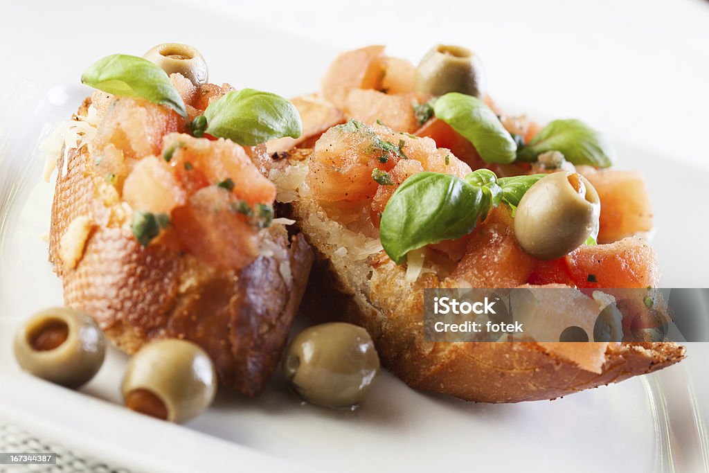 Bruschetta z mozzarelli i pomidorów - Zbiór zdjęć royalty-free (2013)