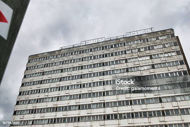 Abandonado Edifício Em Berlim Leste - Fotografias de stock e mais imagens de Edifício em Laje - Edifício em Laje, Berlim, Abandonado