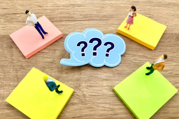 istock Men and women discussing 1673495526