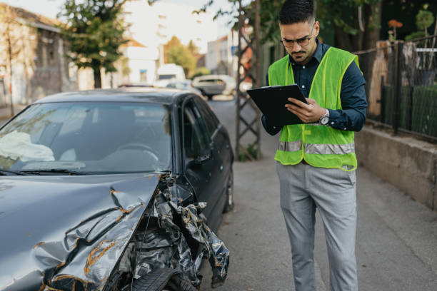 istock Insurance Agent's Expert Examination 1673626261