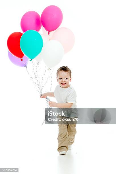 Foto de Criança Menino Correndo Com Vários Ballons Colorida e mais fotos de stock de Balão - Decoração