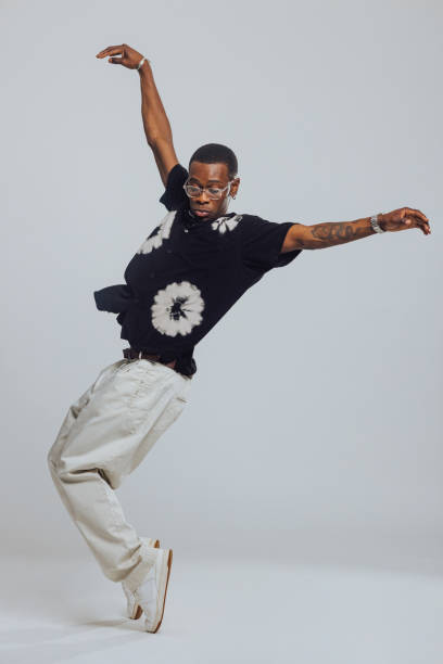 kuvapankkikuvat ja rojaltivapaat kuvat aiheesta breakdance-studion muotokuva - tanssi