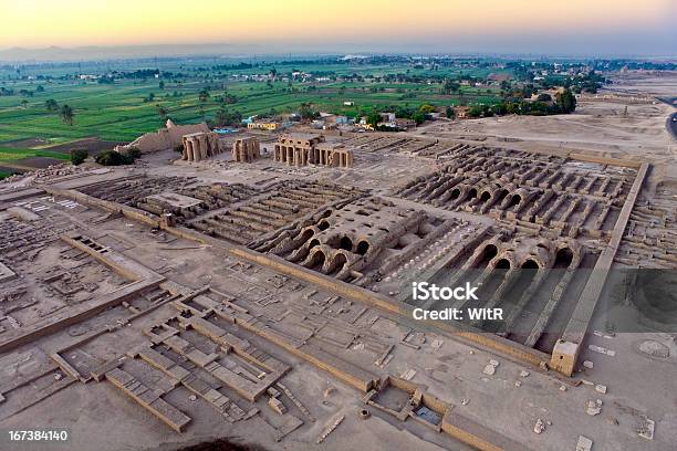 Photo libre de droit de Rive Ouest Du Nil Audessus banque d'images et plus d'images libres de droit de Ramesseum - Ramesseum, Vue aérienne, Antique