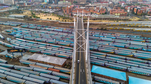 上から見たネルソン・マンデラ橋 - nelson mandela bridge cityscape bridge south africa ストックフォトと画像