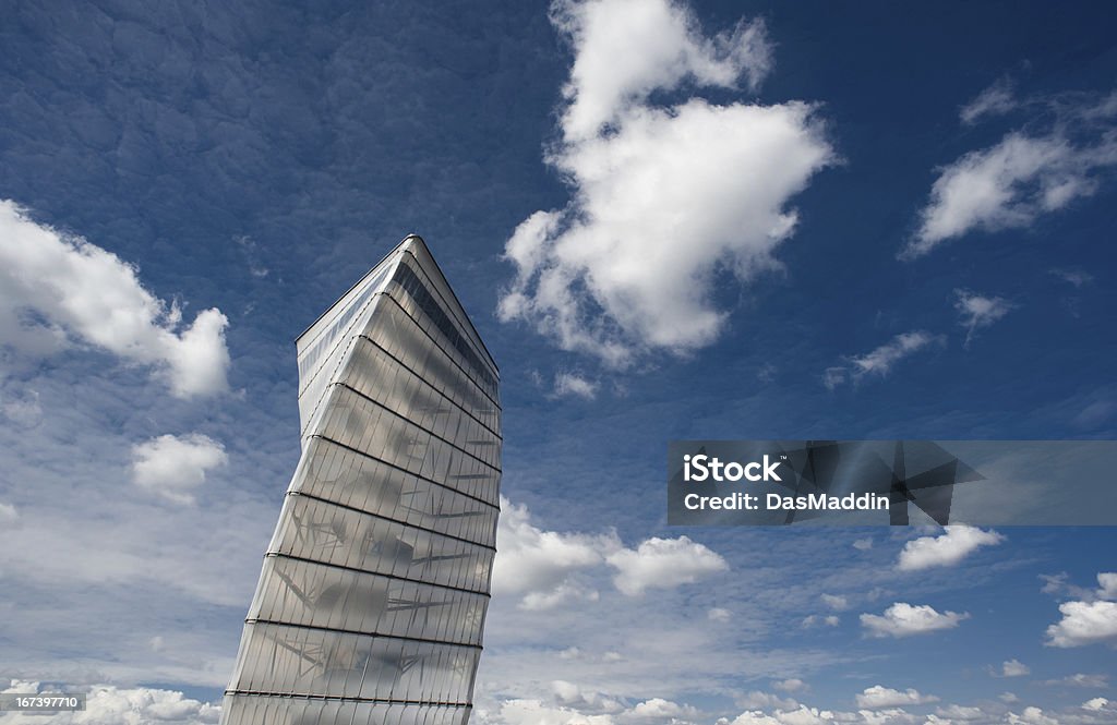 Hélice moderna tower com Azul céu nublado - Foto de stock de Berlim royalty-free