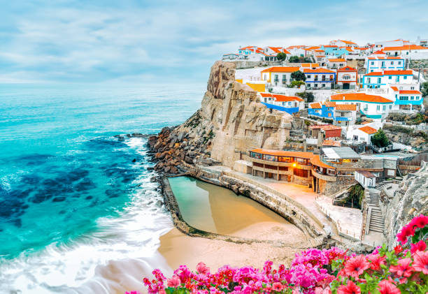 riegos de mar de playa - azenhas do mar fotografías e imágenes de stock