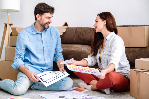 istock Smiling man and woman discuss interior design improvement in new flat. 1673998571