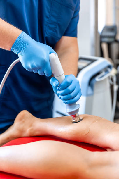 istock Physical therapy of the shin with shock wave, extracorporeal shockwave therapy. 1674034108